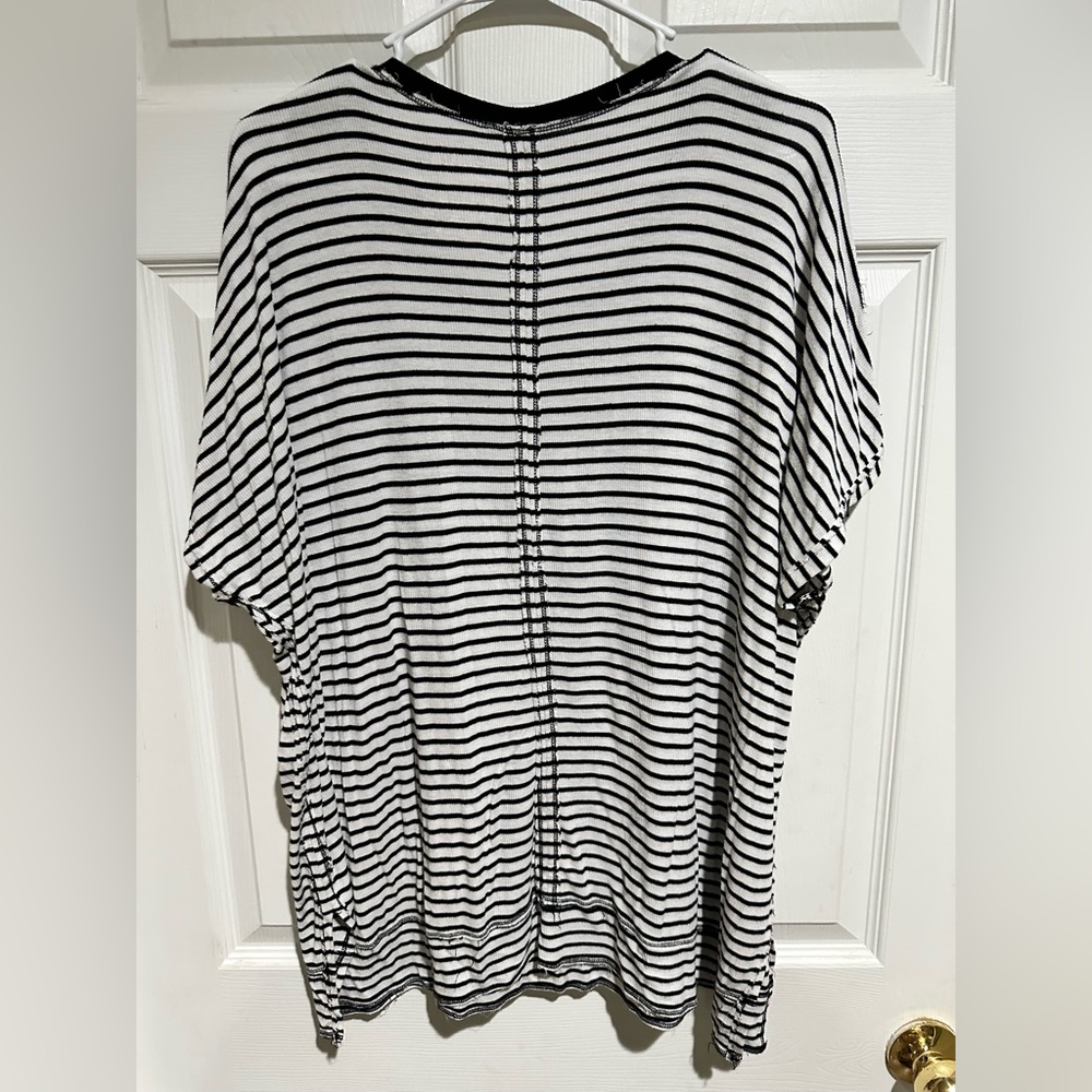 Distressed tee XL - Picture 3 of 4